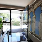 Sofia فندق 3*